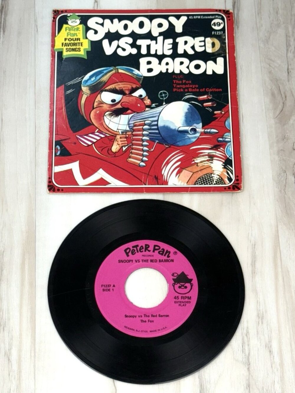 VTG Peter Pan Records Childrens Record 45rpm 7" SNOOPY VS. THE RED BARON F1237